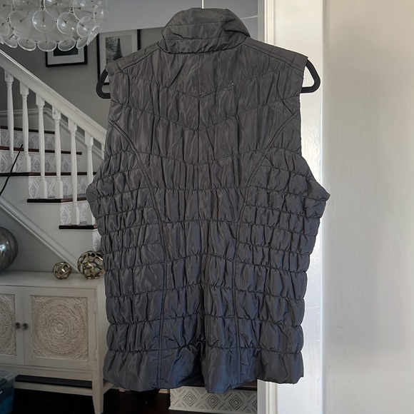 90 Degree by Reflex- zip front vest - Picture 4 of 4